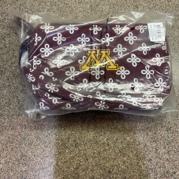 🆕Vera Bradley Collegiate University of Minnesota RFID All-In-One Crossbody - Picture 2 of 4